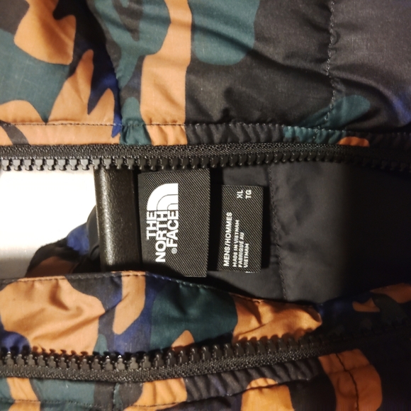 The North Face Black and Blue Puffer Jacket - Picture 3 of 6